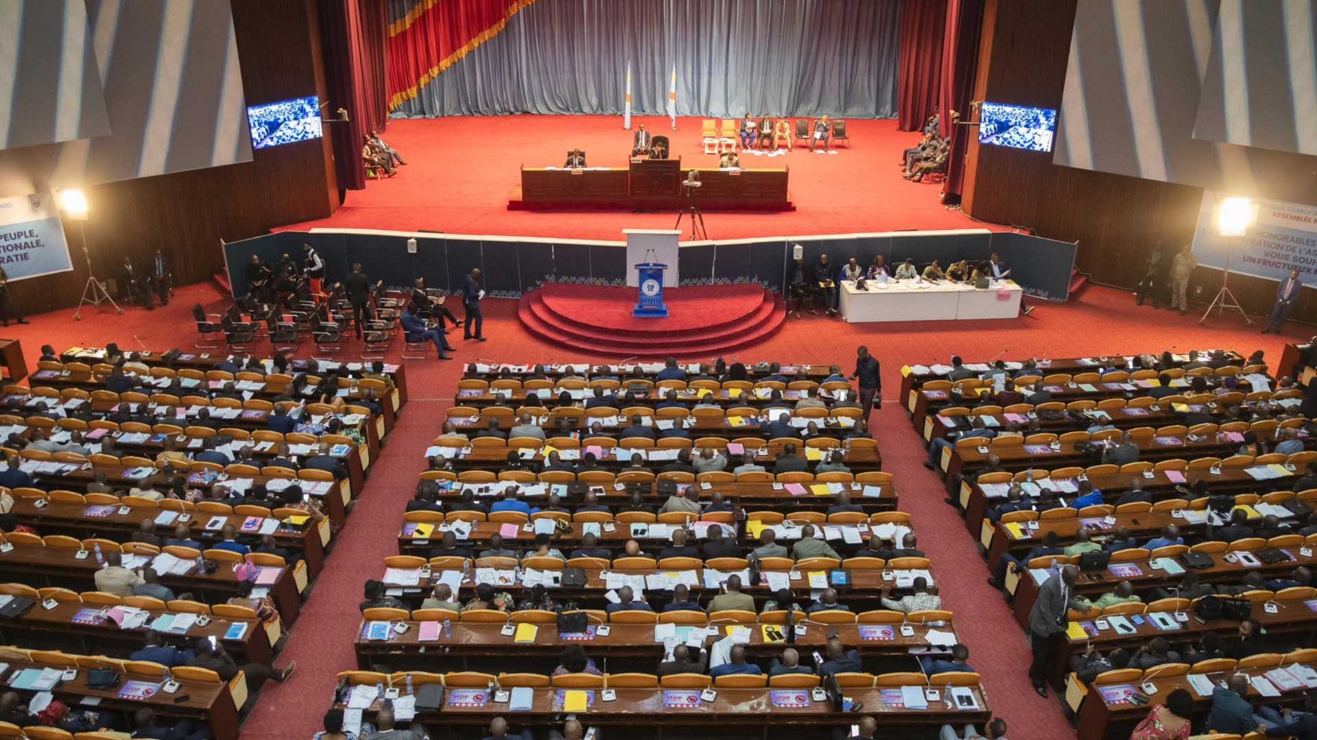 Assemblée Nationale : Les élus du Nord-Kivu et de l’Ituri suspendent leur participation à l&rsquo;hémicycle après le report du débat sur la sécurité à l’Est