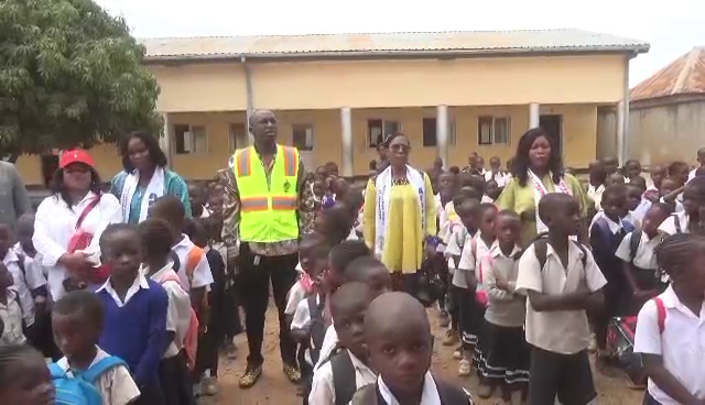 Likasi : L&rsquo;association AFERPRO et l’entreprise MKM Service offrent des kits scolaires à quatre écoles publiques