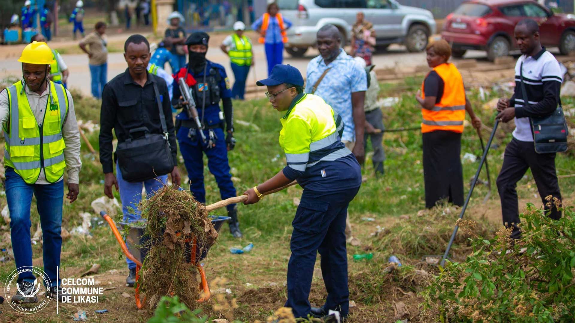 Commune de Likasi : Le Bourgmestre Banza Mwepu Leya, redonne éclat et salubrité à l’avenue Jacaranda